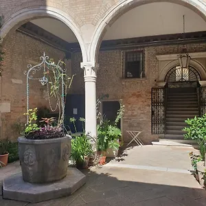 https://al-mezzanino-palazzo-torniello.hotelinveneto.com
