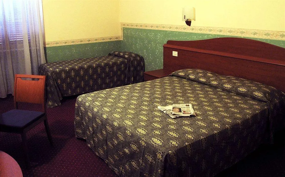 Hotel Continentale Rome 2*,