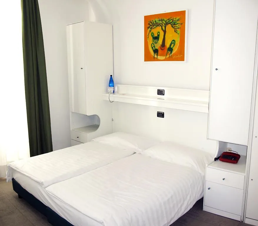 Hotel Continentale Rome 2*,